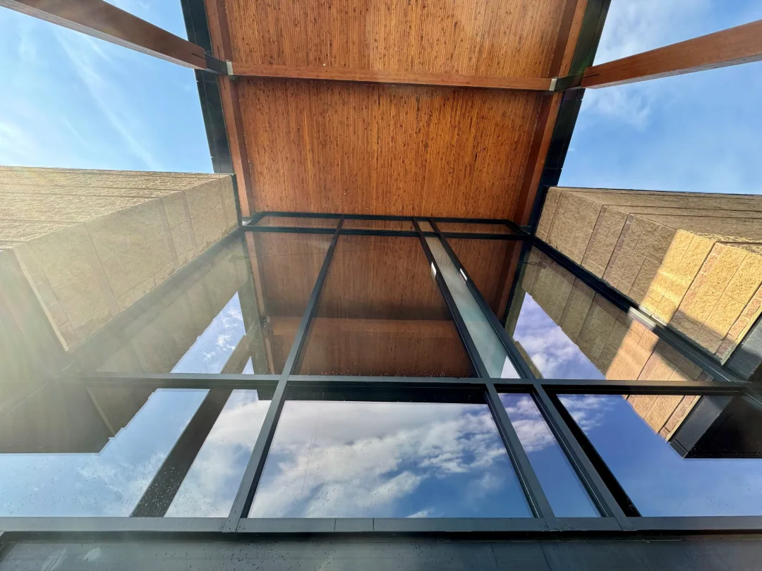 Overhead glass,